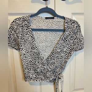 Brandy Melville cropped twisted tee